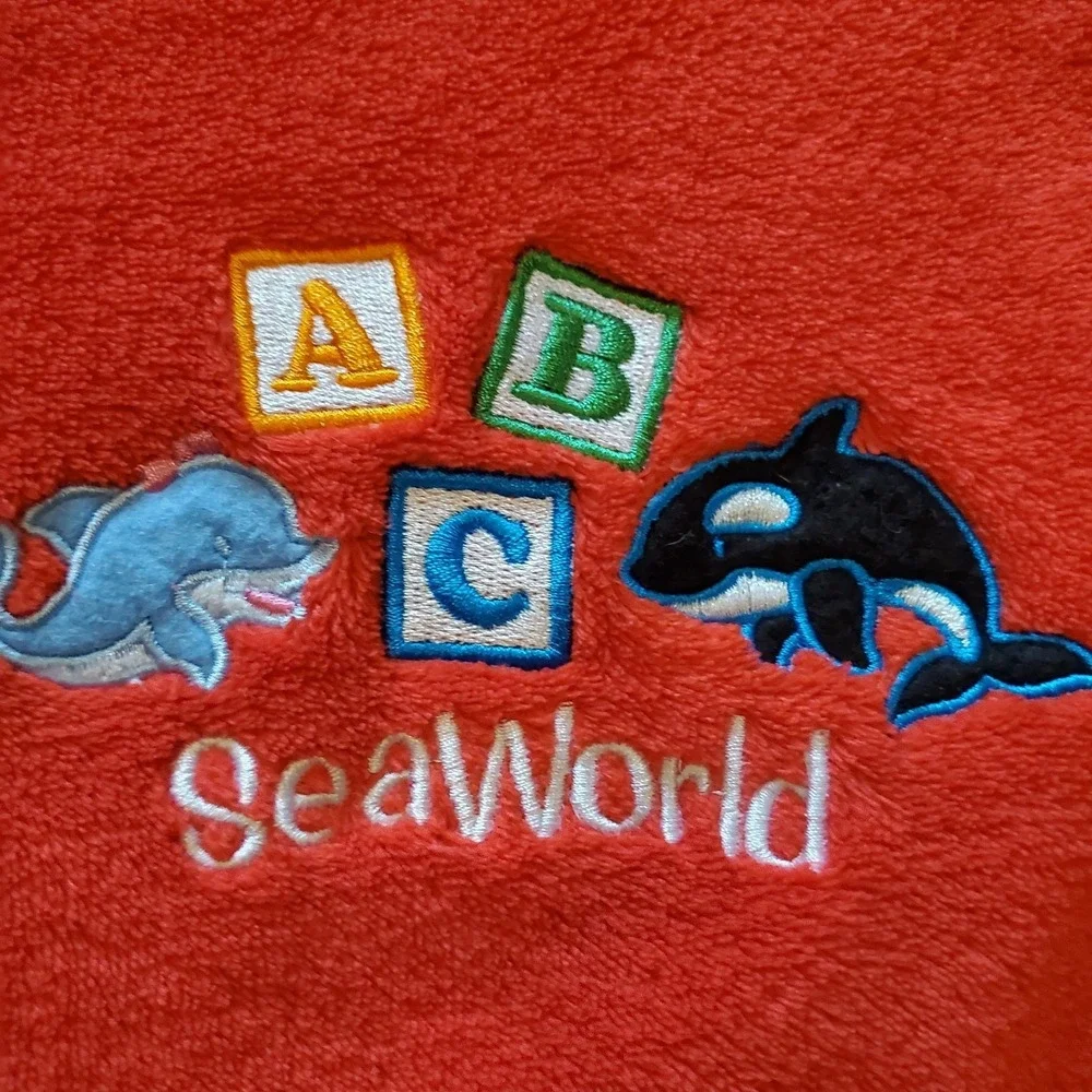 Seaworld Fleece‎ Baby Blanket Red Alphabet Block Trim Shamu Dolphin Nursery
